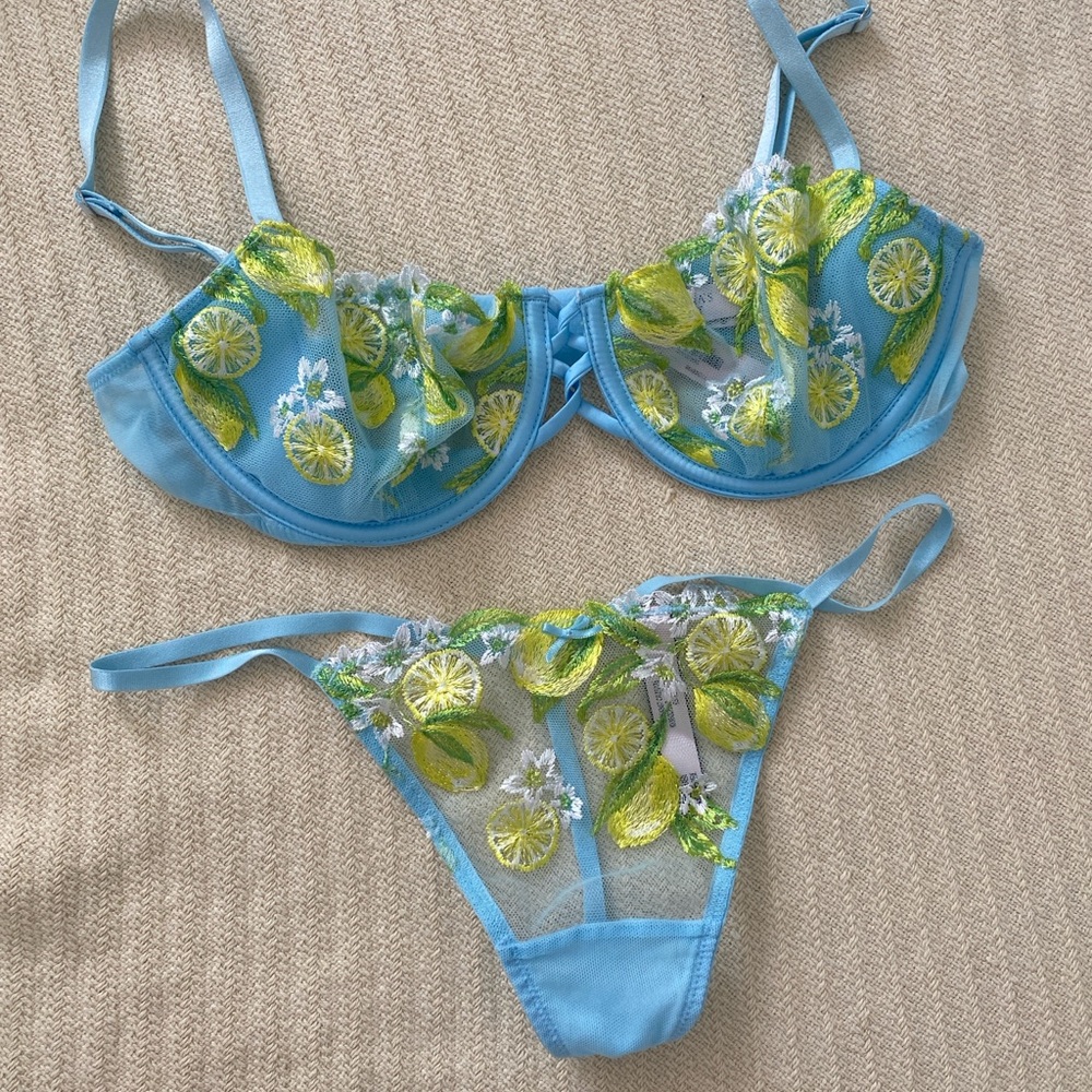 Victorias Secret Lemon Bra 34C